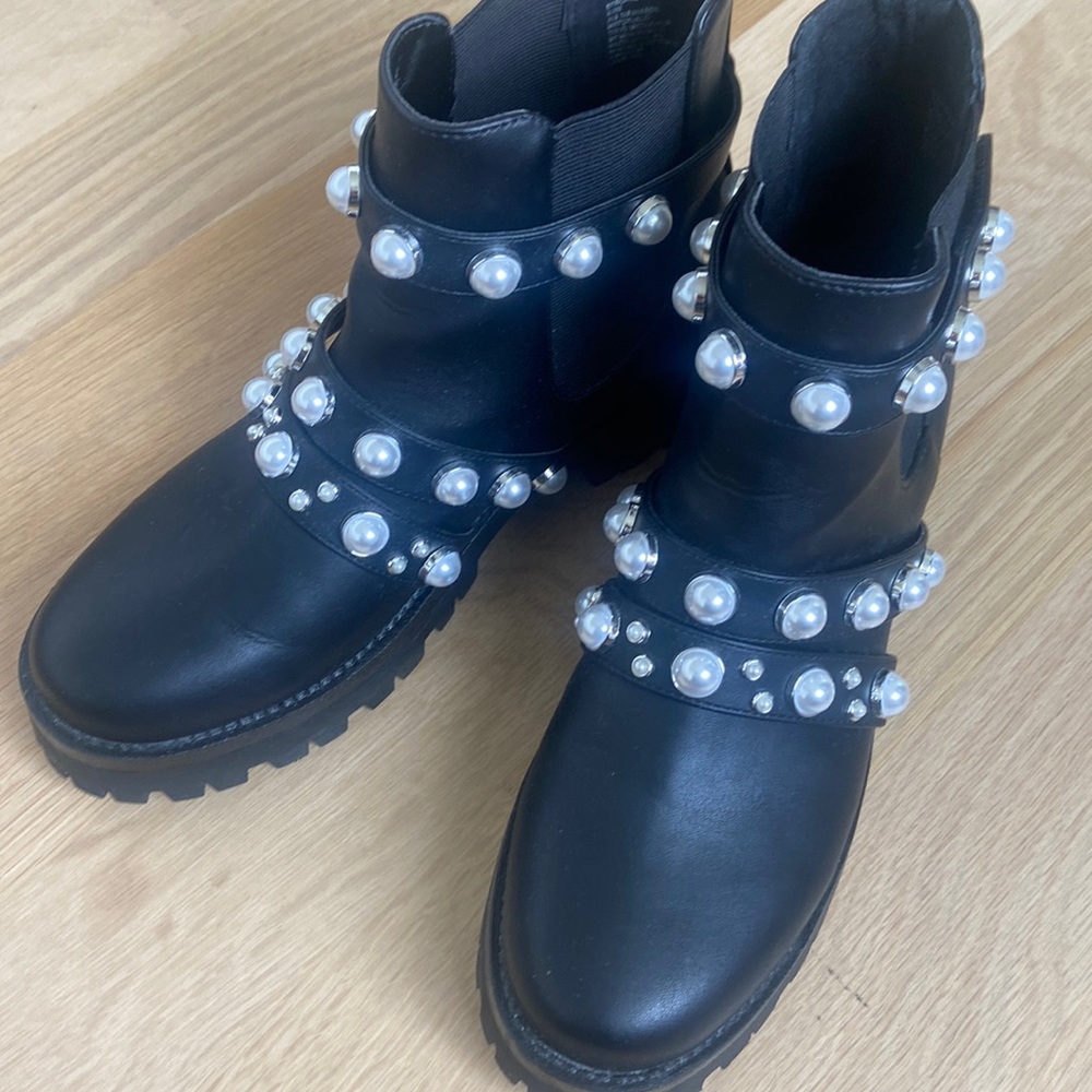 BP boot with Pearl detail